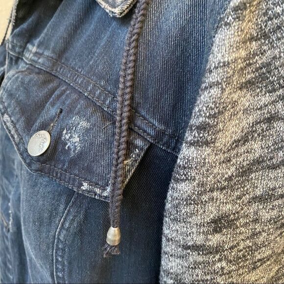 Free People Distressed Denim Jacket Size M - Picture 8 of 15